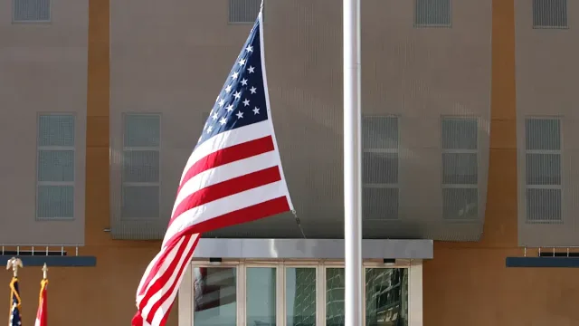 Ракета удари американското посолство в Багдад. Първи подробности 