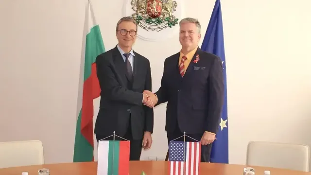 Американският посланик и Трайчо Трайков  с ключов разговор за "Лукойл"