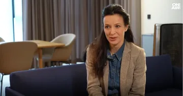 Яна Маринова израснала на улицата, а пробила в киното с виц