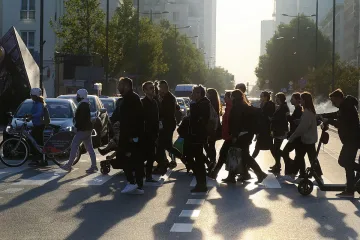 Намаляха парите, които българите от чужбина пращат на роднините. Защо?