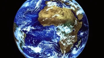 Земята се върти по-бавно. Защо?
