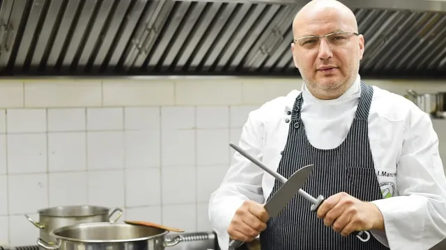 Шеф Манчев си търси шофьор, дава вкусна заплата