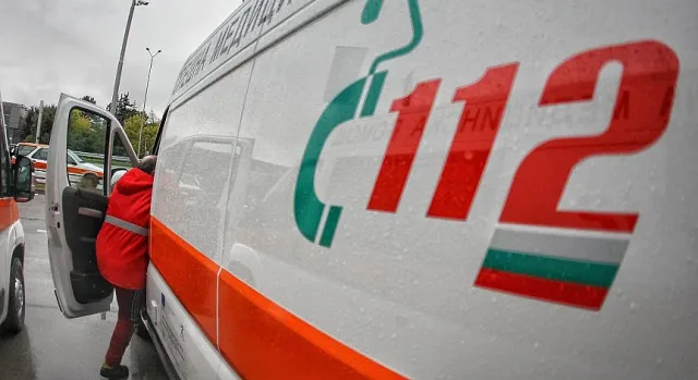 Автобус полетя в дере. Има ранени