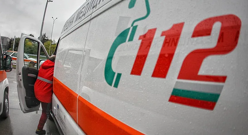 Автобус полетя в дере. Има ранени