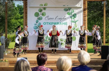 „Сцена в парка“ интегрира възрастните хора чрез изкуство