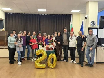 Фолклорна формация „Калина“ на 20 години