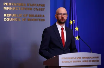 Депутати натискат за нови разходи, Клисурски предупреди за риск от дефицит