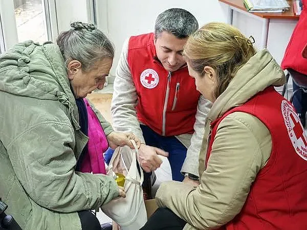 БЧК започна раздаването на хранителни пакети на социалнослабите в общината