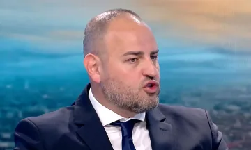 Петър Стойчев скача във водите на политиката с ударни послания