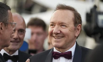 Кевин Спейси отърва кожата! Споразумението