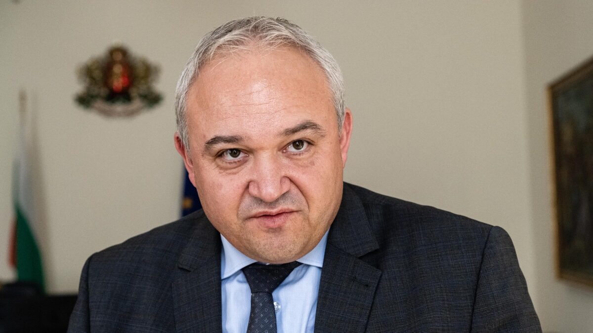 OFAC, PNR и политическият туризъм: Когато кризисният пиар заминава на командировка