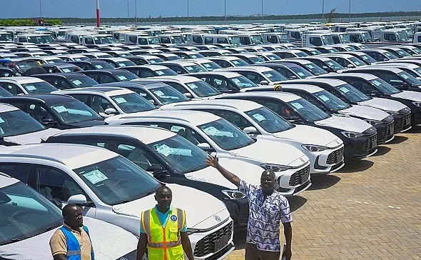 Заради Ормузкия проток! Кораб спря на затънтен остров и стана страшно