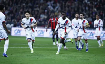 ПСЖ разгроми Ница и си върна върха, дебютен гол за Фернандес