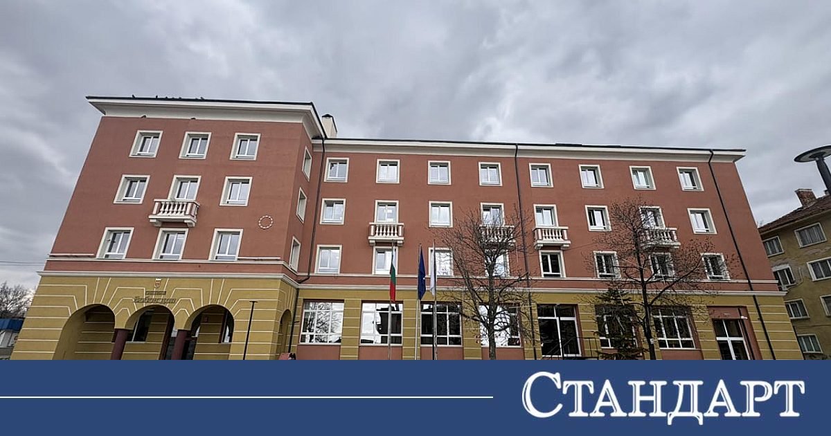 Сградата на Община Бобов дол с модерна визия след мащабно енергийно обновяване