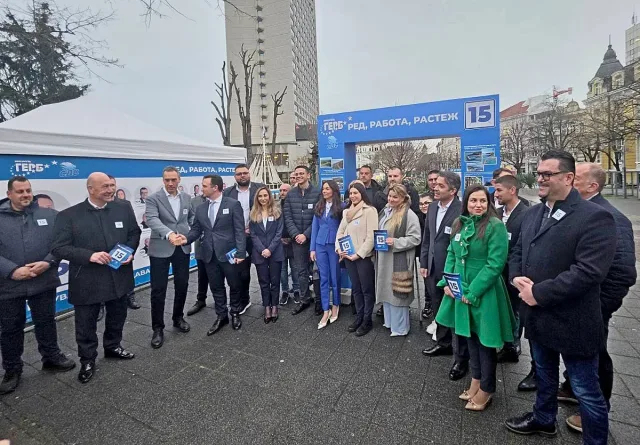 ГЕРБ-СДС откри кампанията си в Бургас с арка на изпълнените обещания и действащите проекти