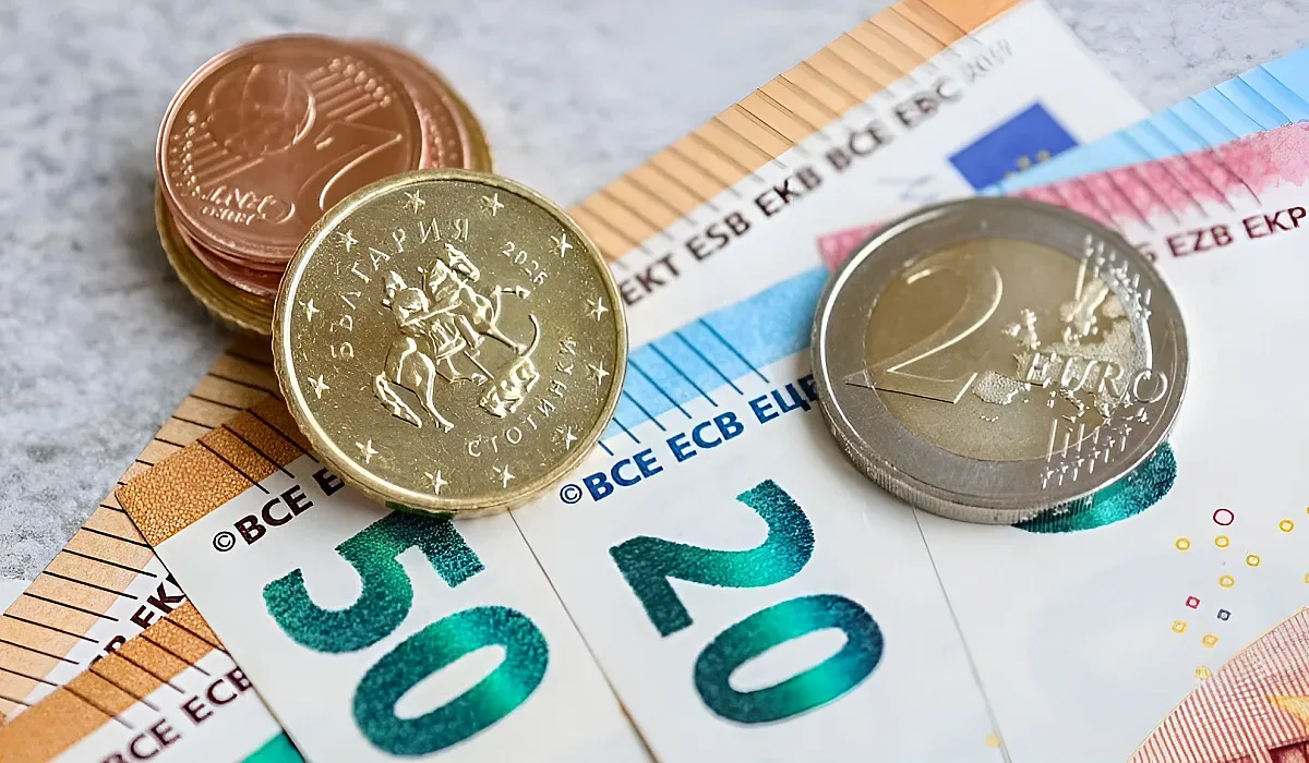 Еврото задържа нивата си спрямо долара в спокойна търговия