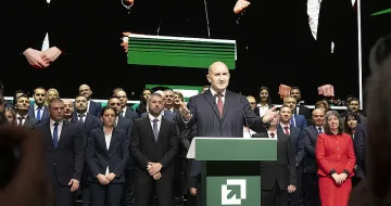 Румен Радев се среща с варненци под звуците на варненската Deep Zone Project