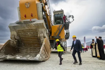 Пети електрически багер „Либхер“ заработи в рудник „Асарел“