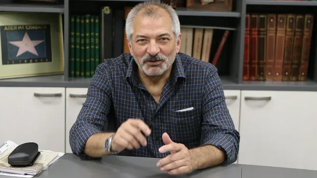 Изследовател на Левски сложи Лора Крумова на мястото й