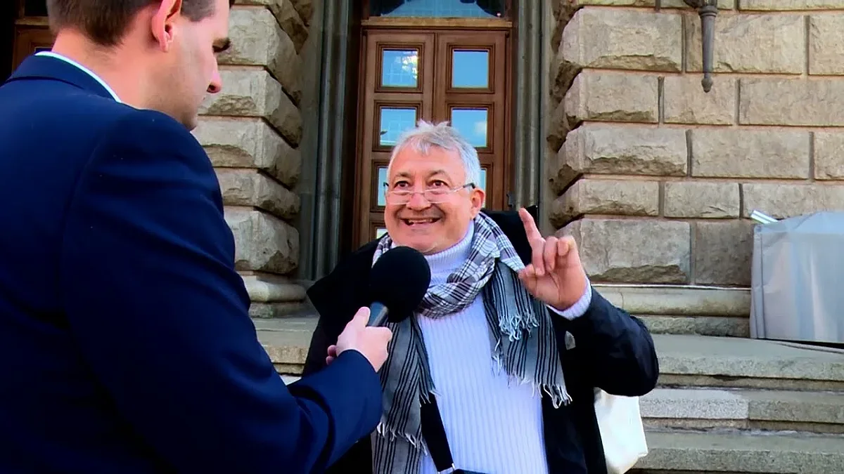 Мераклия за депутат сложи корона от тръни. Една водеща онемя (СНИМКА)