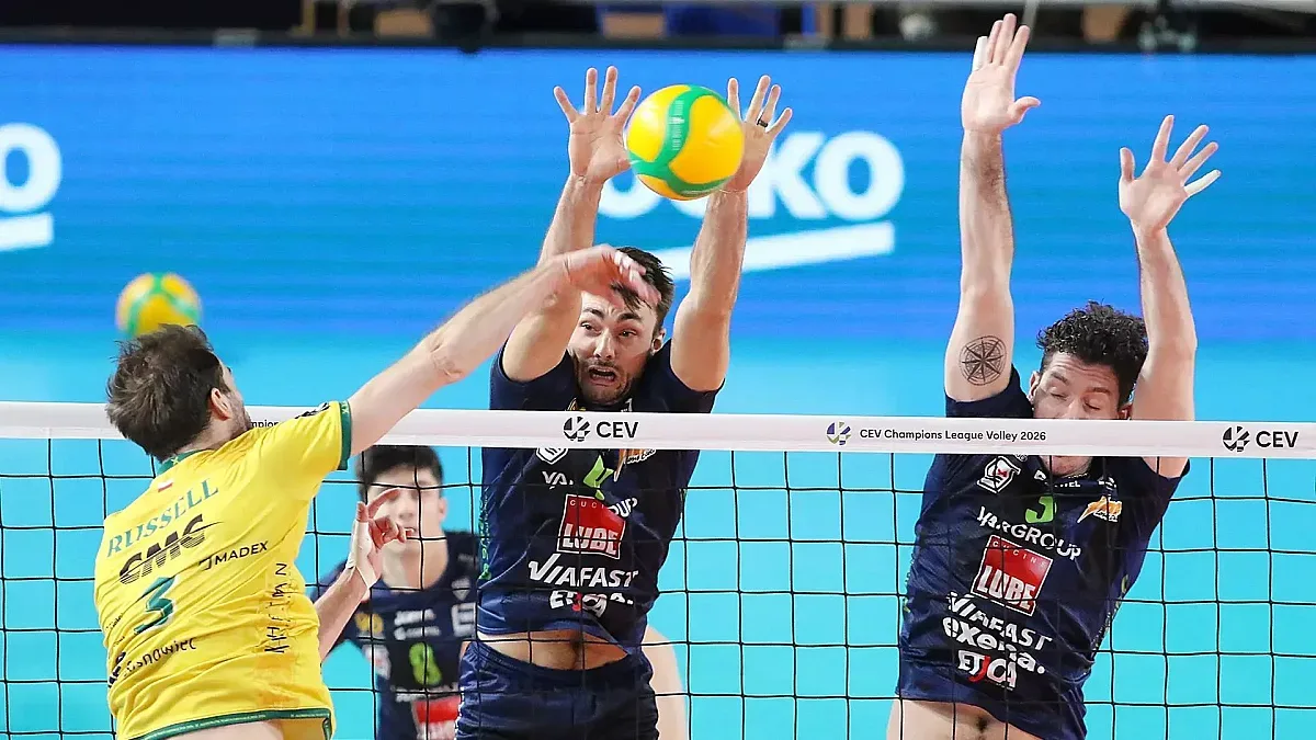 Алекс Николов блести, но Чивитанова рухна у дома в Шампионската лига