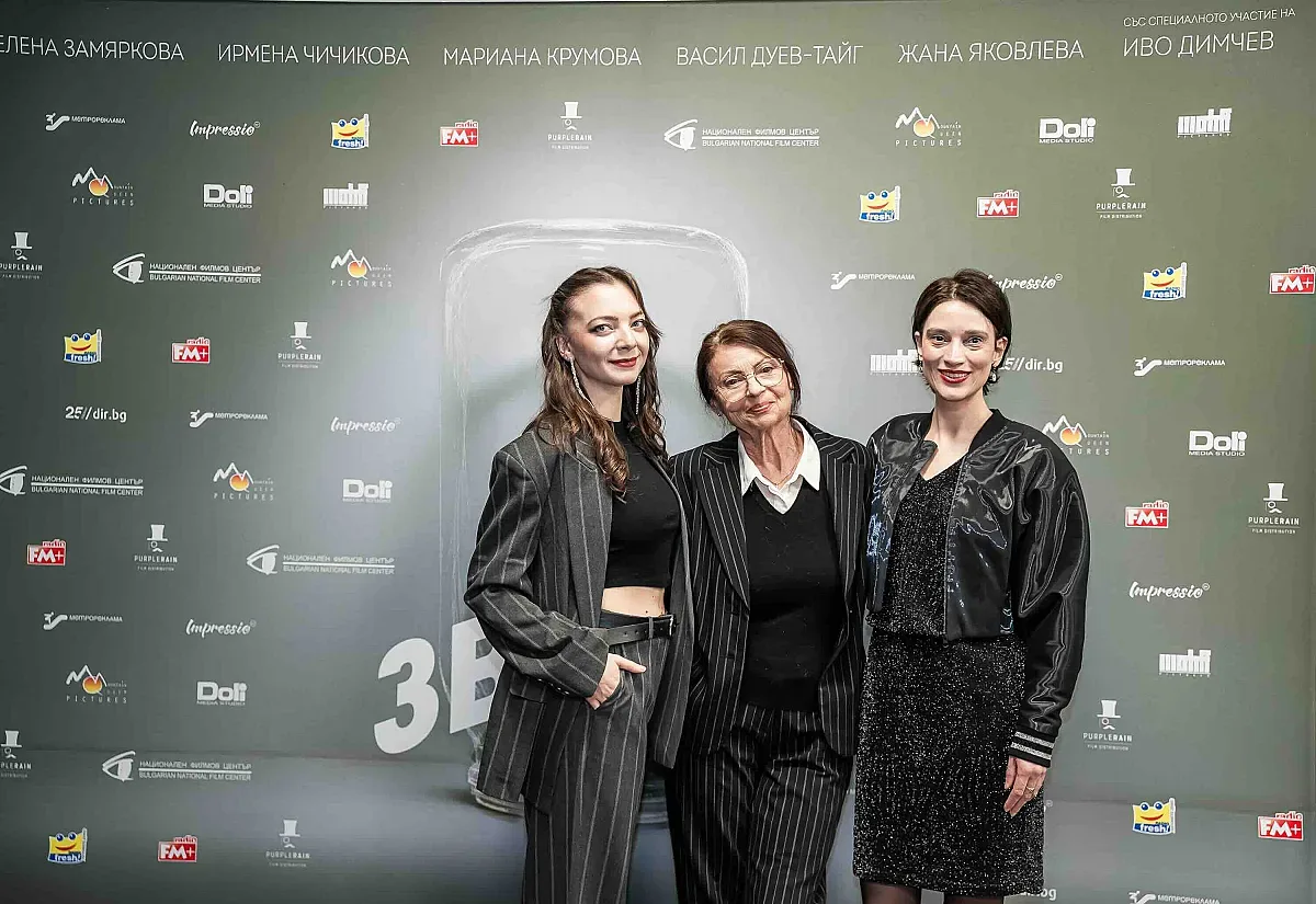 Иво Димчев дава тон за филм! Звезда стои като жива статуя