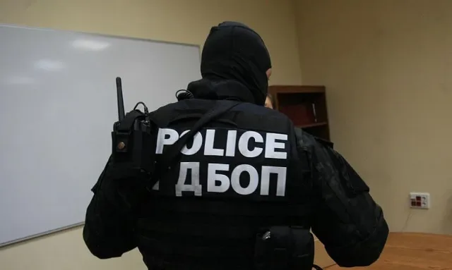 Удар на полицията! Фалшиви брокери примамвали чужденци от офис в София
