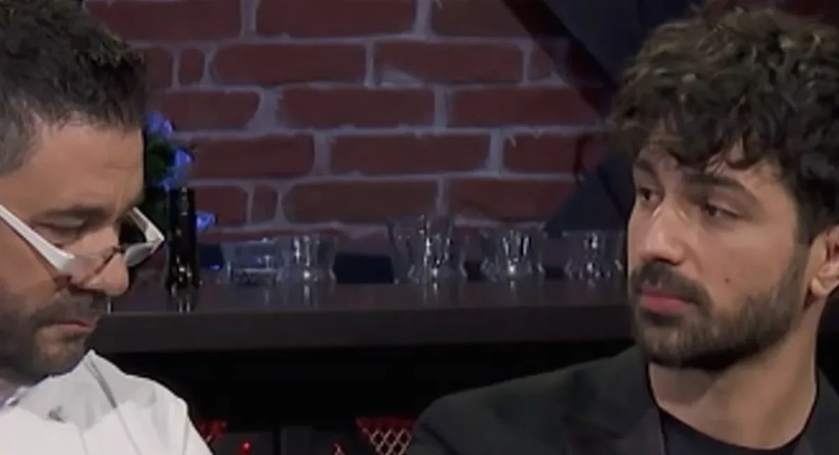 Евгени Генчев учи шеф Ангелов да свири на пиано