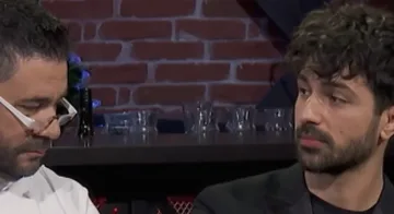 Евгени Генчев учи шеф Ангелов да свири на пиано