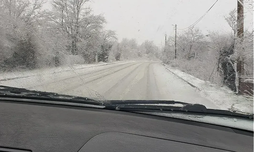 Снегът се върна. Времето полудява