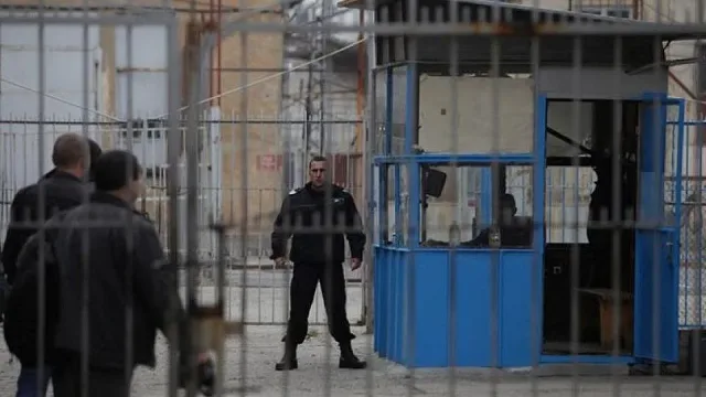 Заради Брендо! Шефът на затвора изгоря