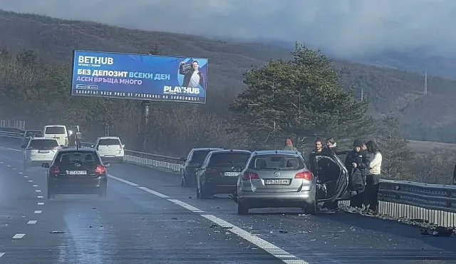 9 катастрофи само за 6 км блокираха "Тракия" 