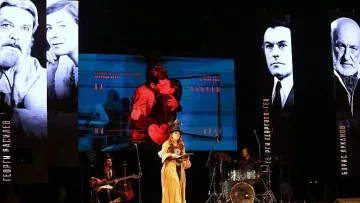 Нощта на Икарите: Гаджето на Радина триумфира