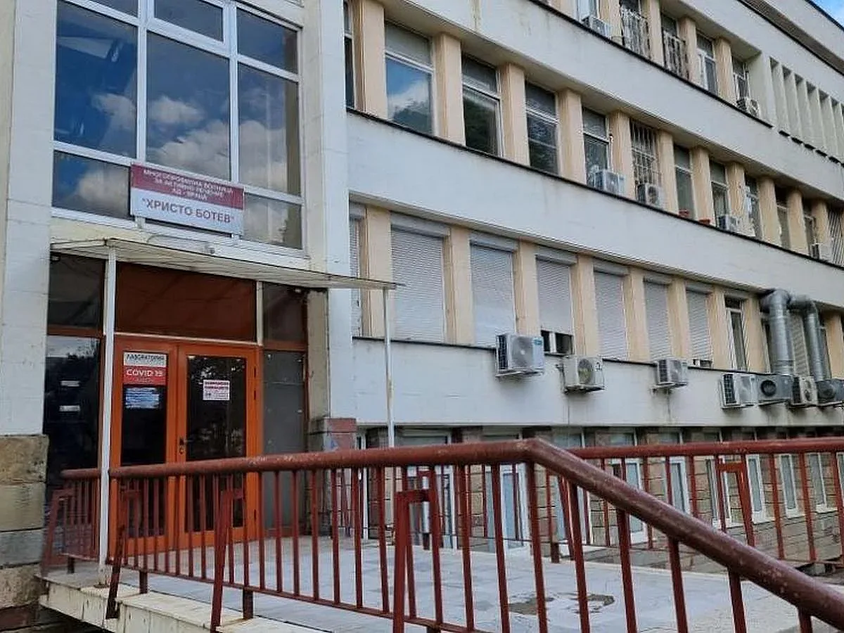 Криза! 32-ма медици напуснаха болница. Спасение или фалит?