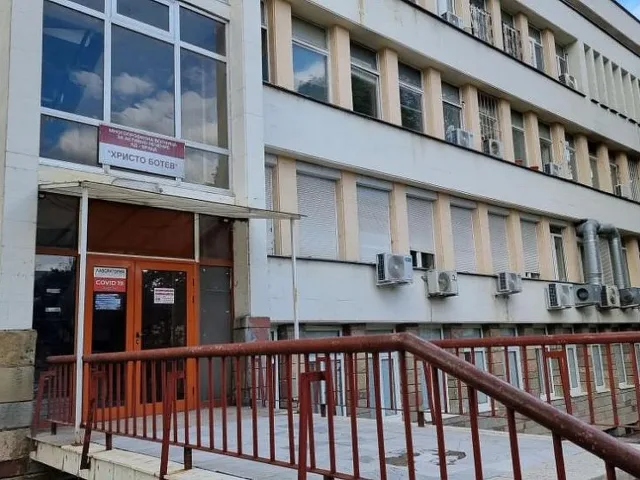 Криза! 32-ма медици напуснаха болница. Спасение или фалит?