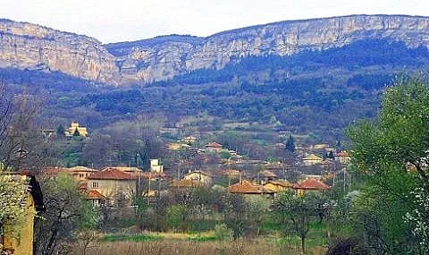 Наше село пази най-големите тайни. Всеки иска къща в него