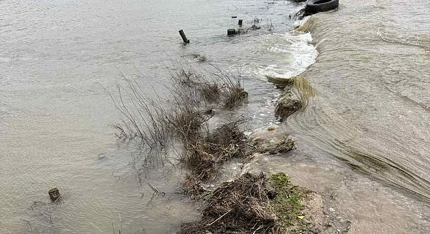 Черни Лом преля: Априлово на ръба на евакуация