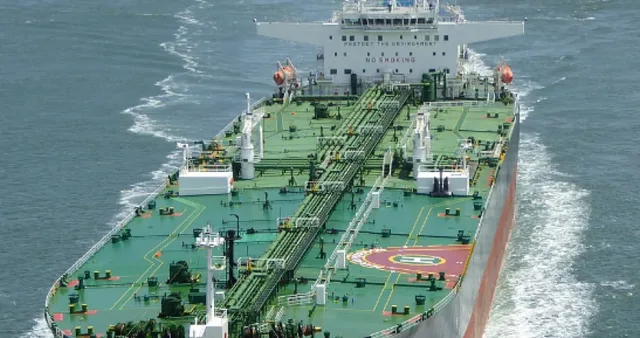 Танкери от САЩ с гориво за Европа рязко обърнаха курса насред океана