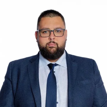 Димитър Чолаков за пътя от Германия до Бургас, младите в политиката и смисъла да бъдеш полезен