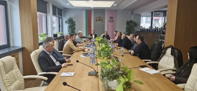 Обсъдиха готовността за реакция при бедствия и аварии в Казанлък  