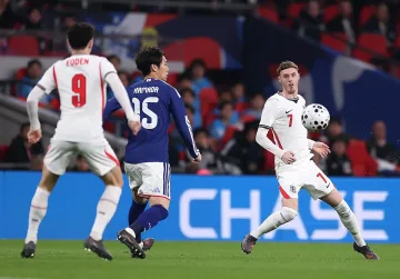 Англия се изложи на Уембли, а Япония написа история