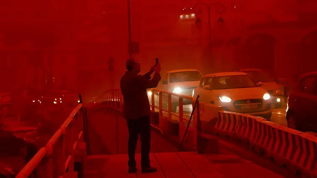 Мъж загина при буря, след като Сахарски прах обгърна Крит