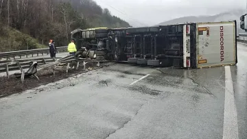 Тир се обърна и запречи "Хемус"