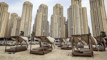 Войната удари брутално туристическата индустрия на Дубай 