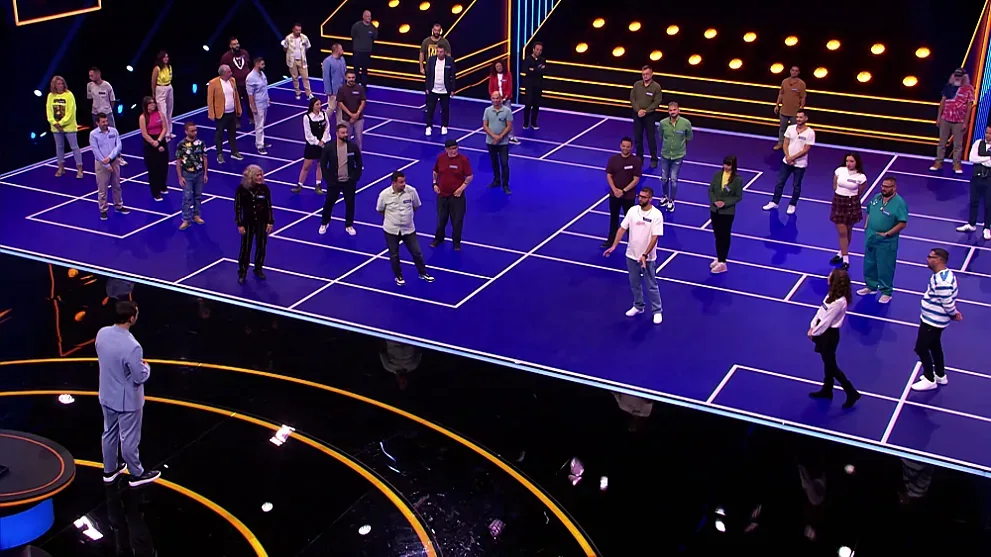 Сълзи и обрати в The Floor