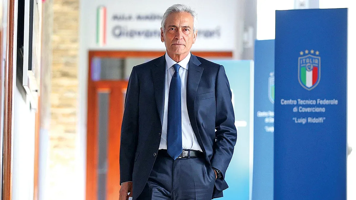 Шефът на футбола в Италия стана обществен враг