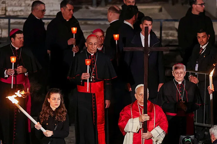 Лъв 14-ти-първият папа, който носи кръста по целия Кръстен път 