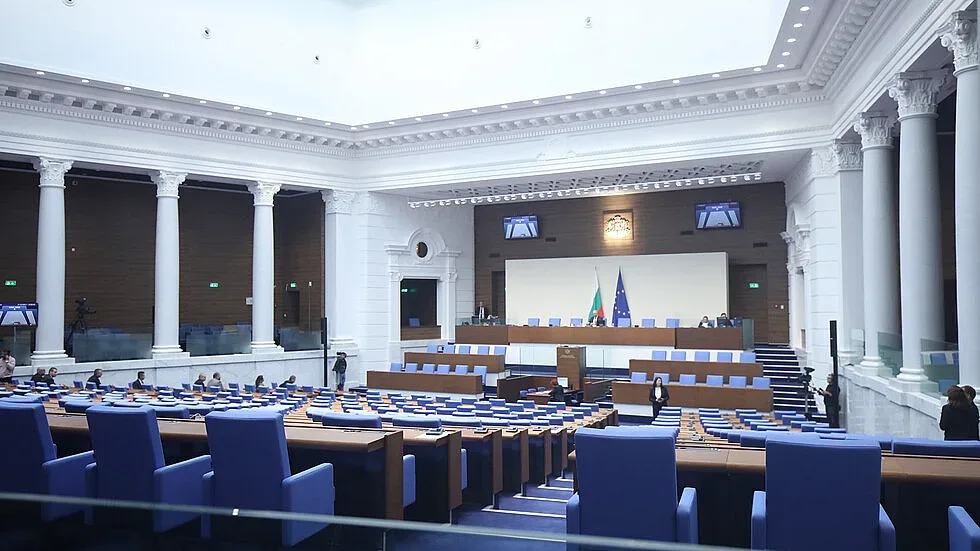 След два опита, извънредното заседание пропадна