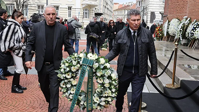 Страната се сбогува с легендата Борислав Михайлов (СНИМКИ)