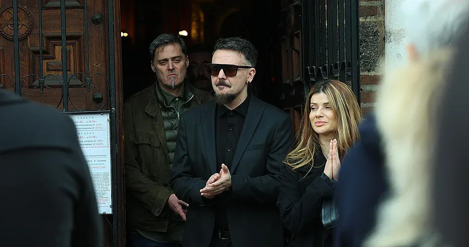 Изпратиха с аплодисменти Кирил Ампов (СНИМКИ)